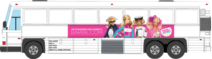 Vista laterale di un autobus con una pubblicità con personaggi illustrati e una promozione per Barbie, curata da uno specialista dei media a pagamento.